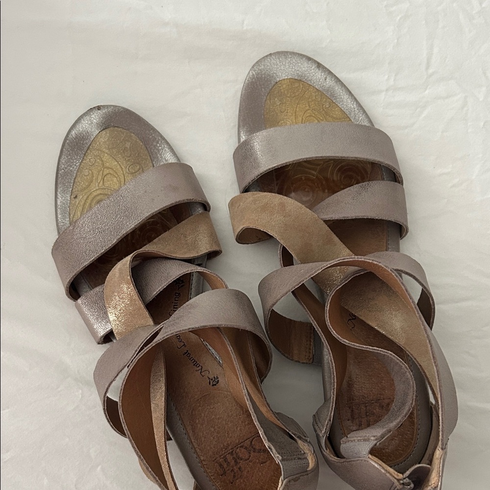 Sofft Women's Silver and Tan Strappy Sandals Rosaria Anthracite